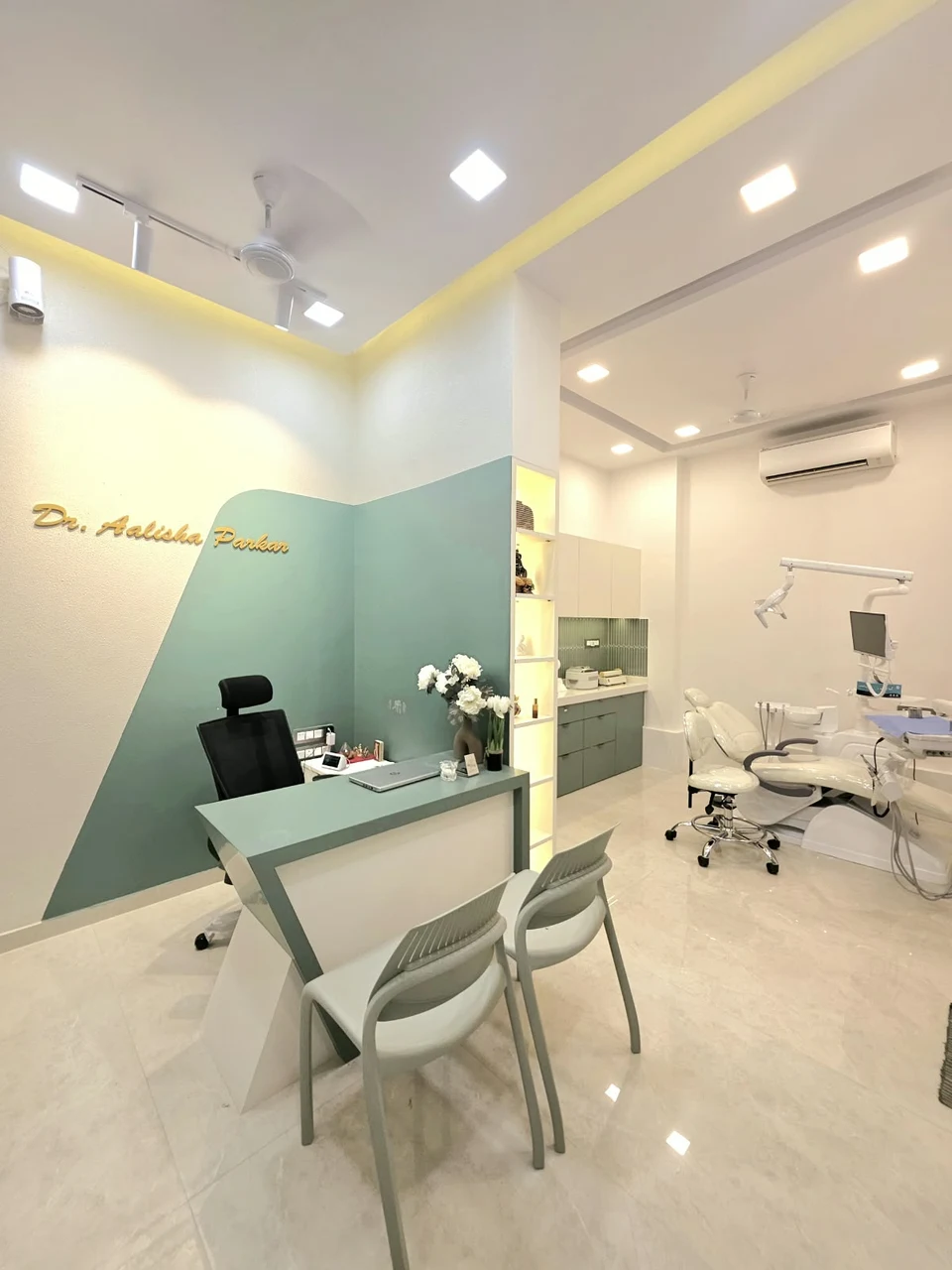 Doctor Consultation Desk Toothmasters Vikhroli