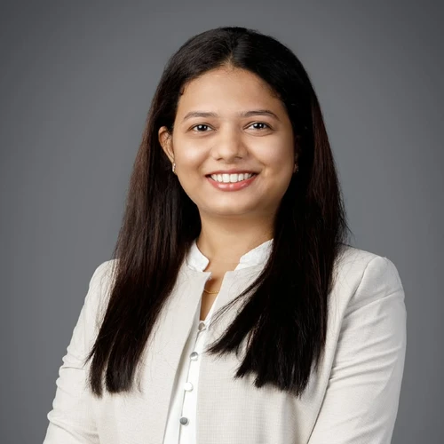 Dr. Aalisha Parkar Kubal Headshot