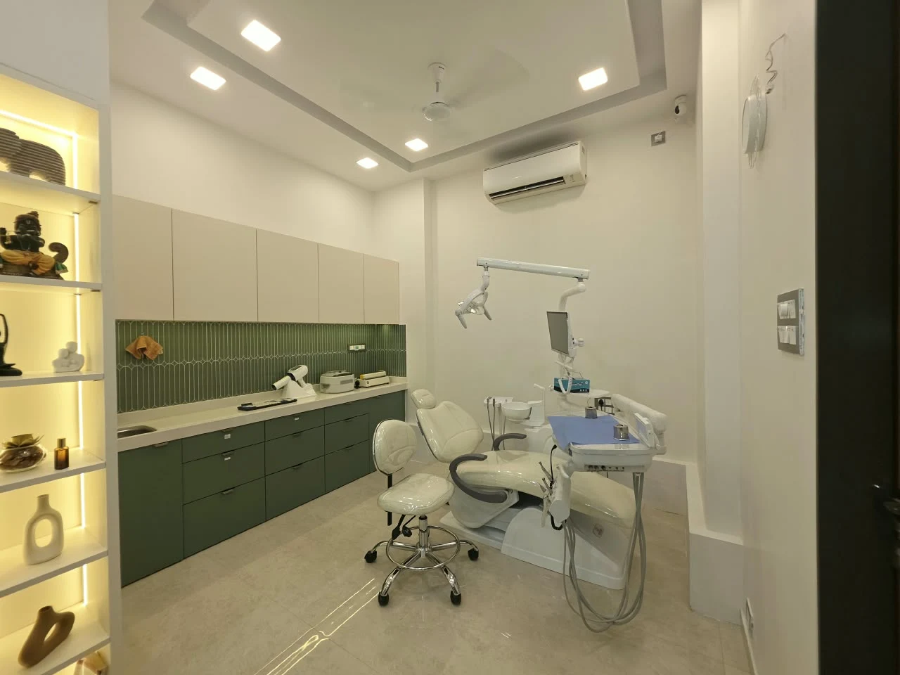 Modern Ergonomic Operatory Chair at Toothmasters Dental Clinic Vikhroli